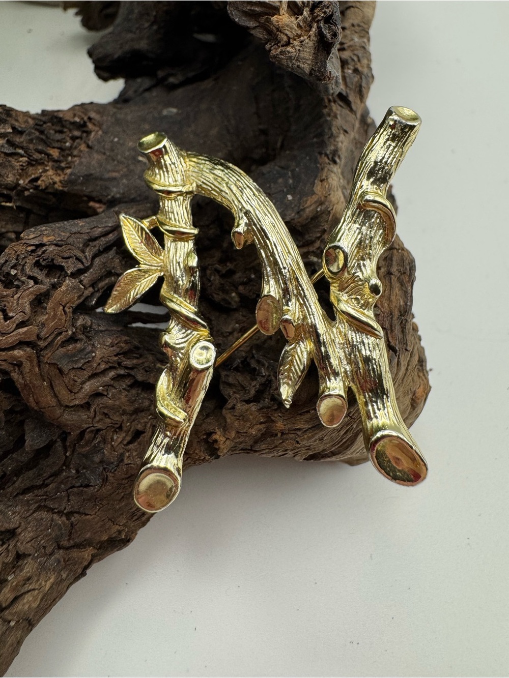 Sarah Coventry vintage gold tone letter N bamboo initial brooch, EUC.